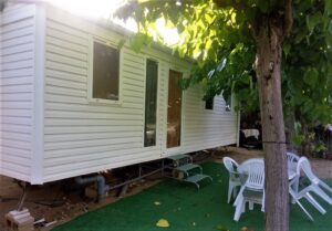 Mobile Home per a 5 pers. Equipat amb 2 habitacions, cuina, bany, aire condicionat, tv i wifi.